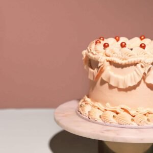 Ivory vegan vintage taart